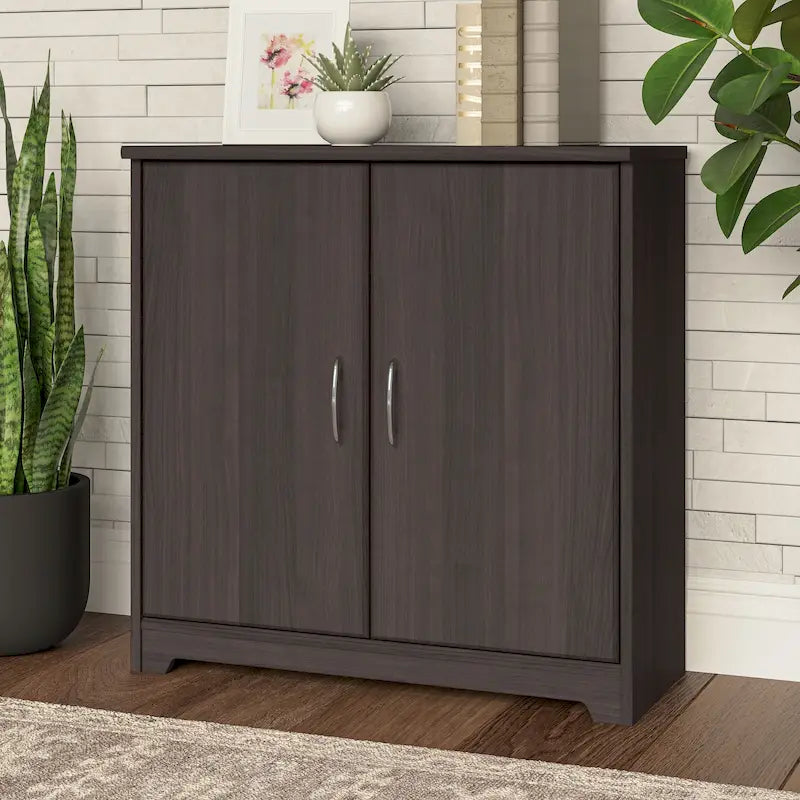 Petit meuble de rangement avec portes