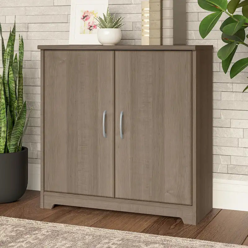 Petit meuble de rangement avec portes