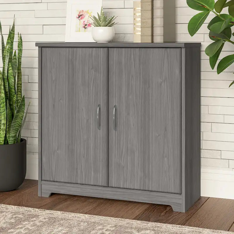 Petit meuble de rangement avec portes