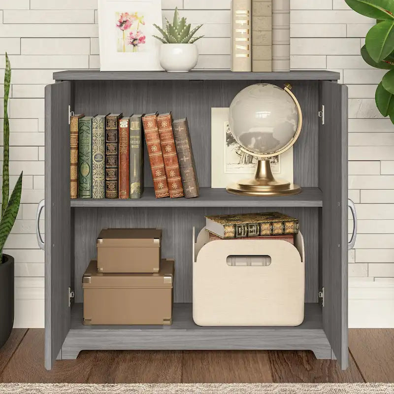 Petit meuble de rangement avec portes
