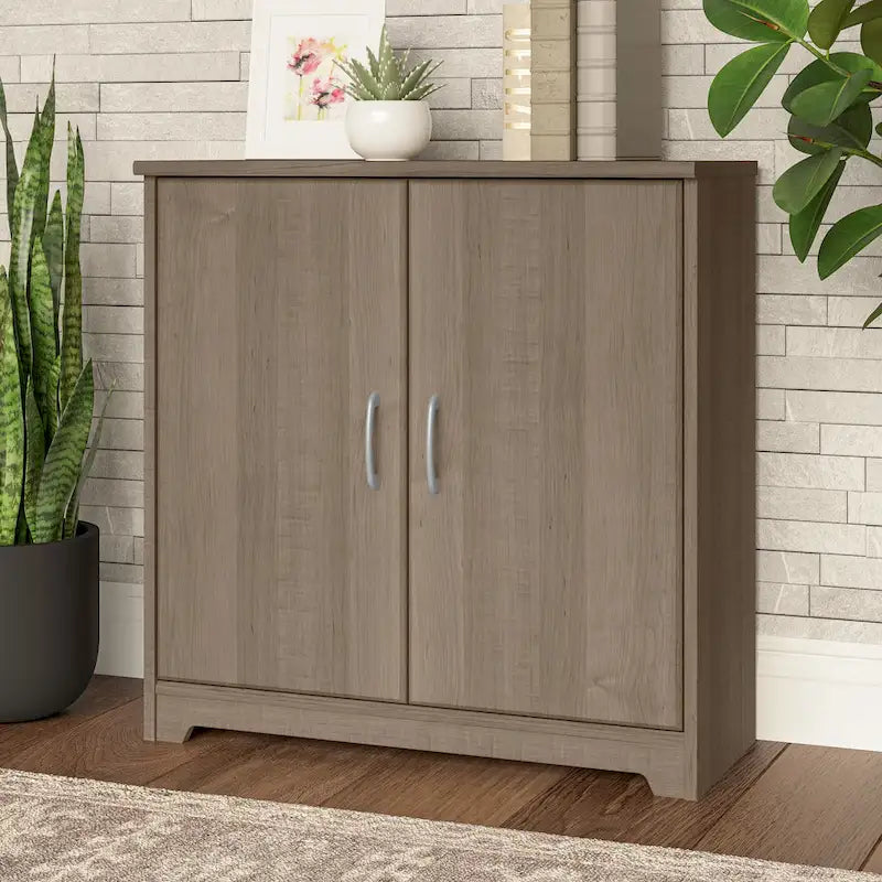 Petit meuble de rangement avec portes