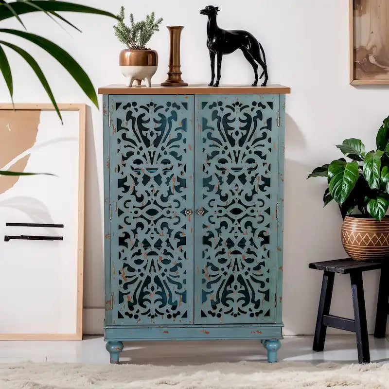 Armoire de rangement sculptée ajourée