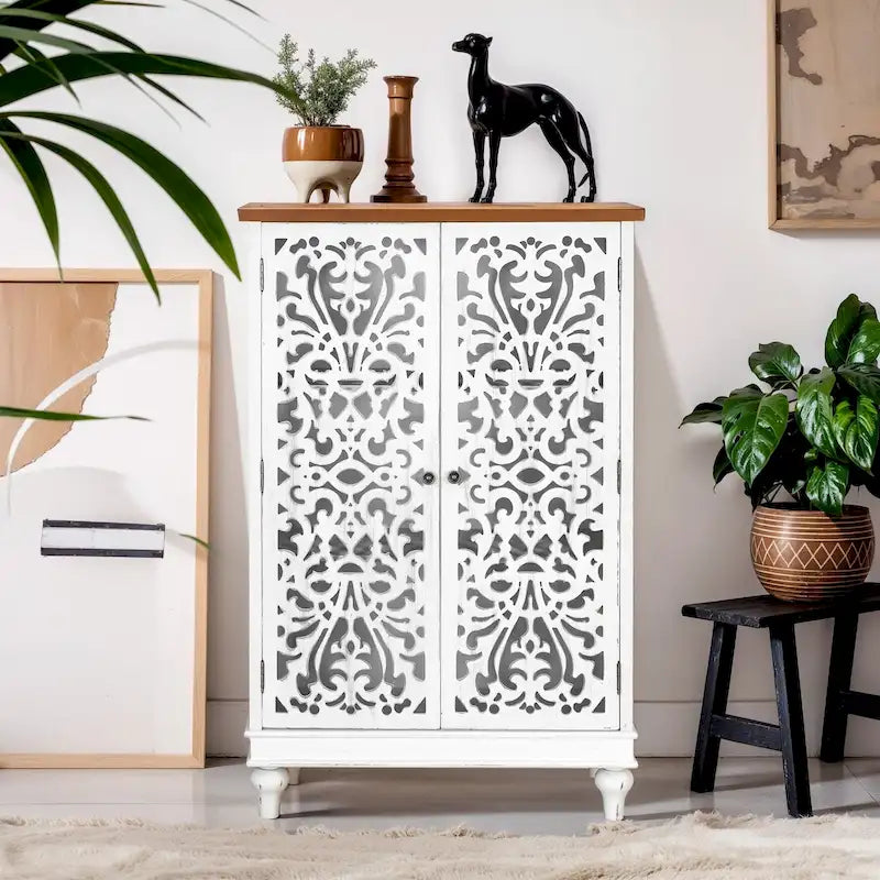 Armoire de rangement sculptée ajourée