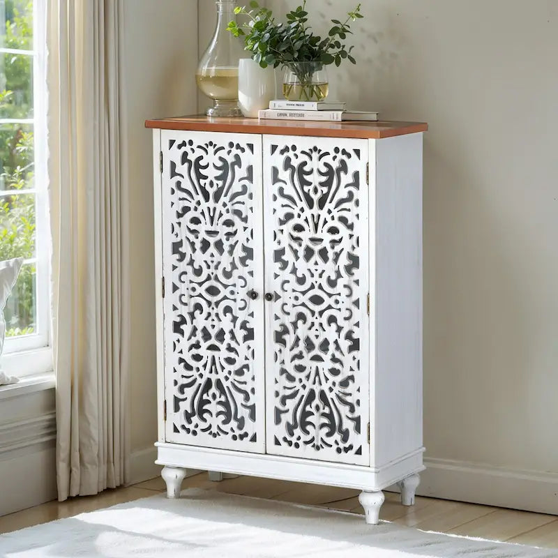 Armoire de rangement sculptée ajourée