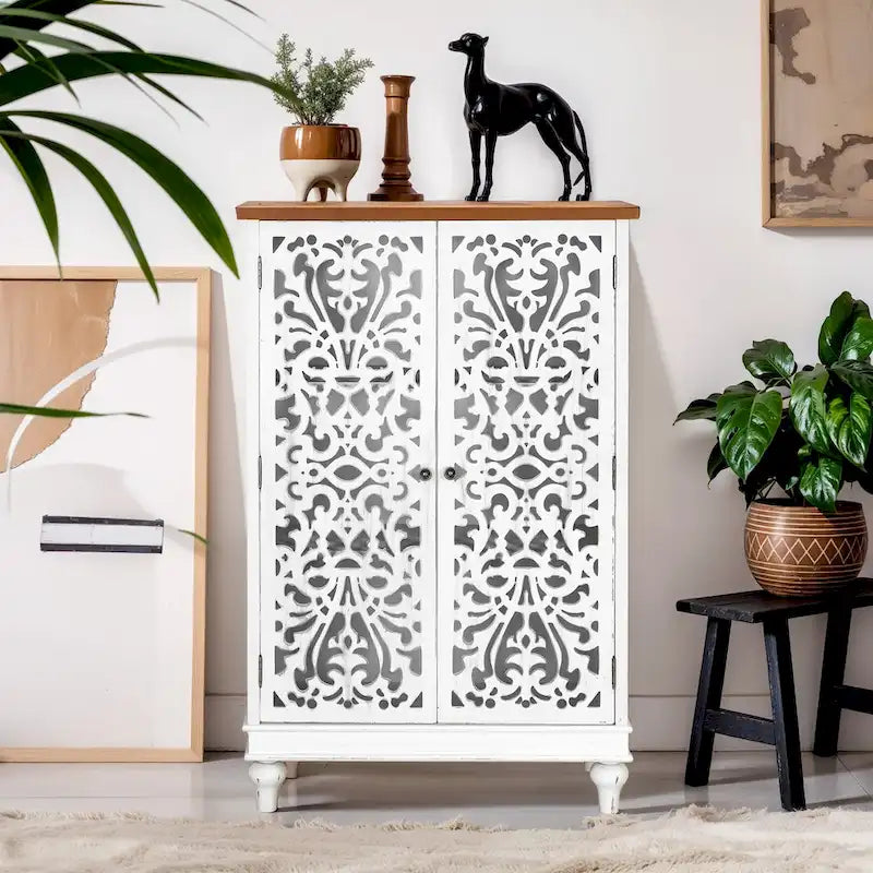Armoire de rangement sculptée ajourée