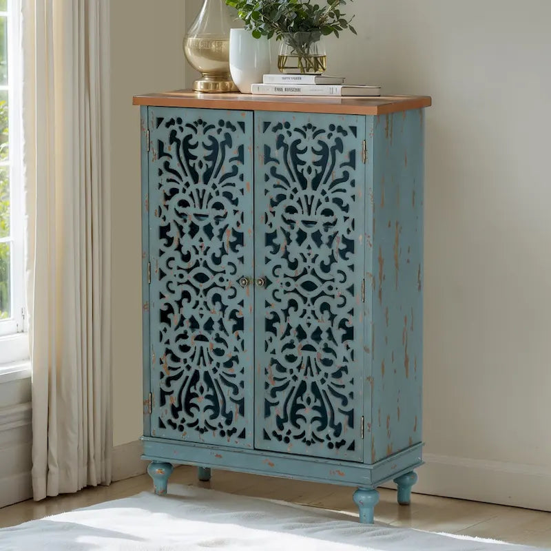 Armoire de rangement sculptée ajourée